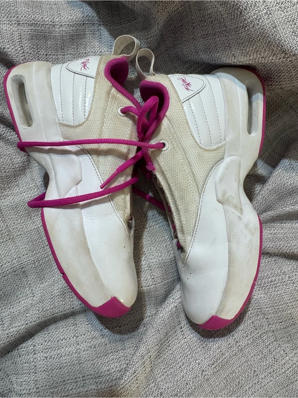 Jordan Max Aura 6 White Fire Pink Sneakers Size 4.5Y FQ8297-160
